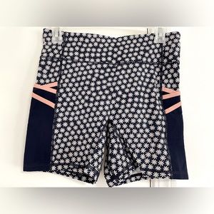 Fabletics mid-rise 5” short